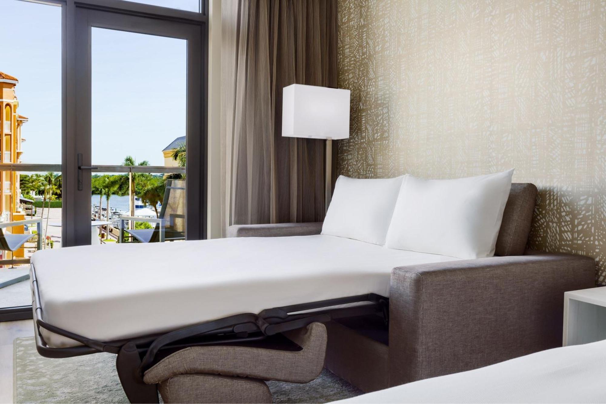Ac Hotel By Marriott Naples 5Th Avenue ภายนอก รูปภาพ